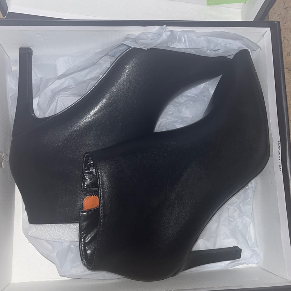 Black boots 61/2